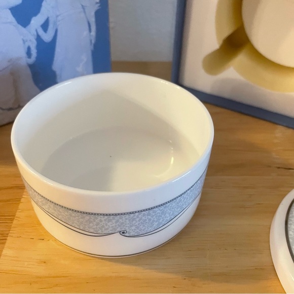 Wedgwood Ring or Trinket Box - Picture 3 of 7